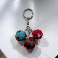 Porte-clé Trio Bohème en Laine Tressée  – Accessoire Unique Fait Main